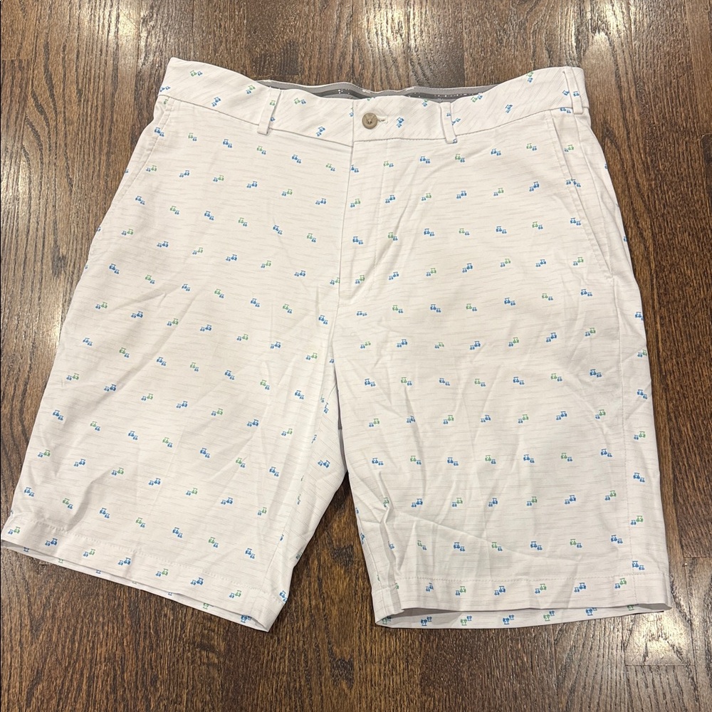 Walter Hagen Men's 35 golf cart White Patterned Shorts used